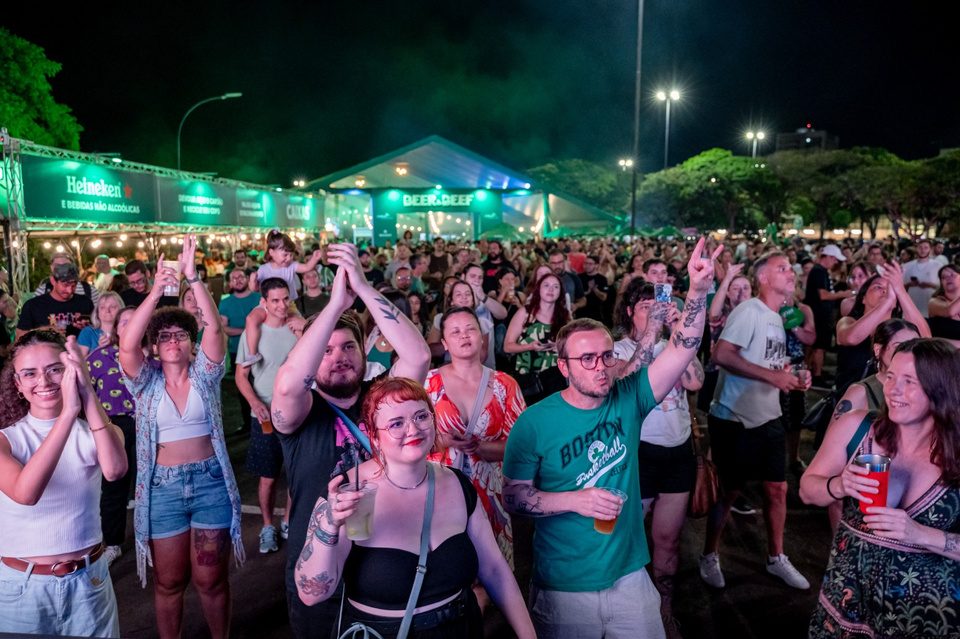 Público no festival Beer & Beef, no Shopping Catuaí Londrina