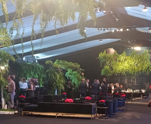 Palco da inauguração do Maxxi Atacadista em São Paulo