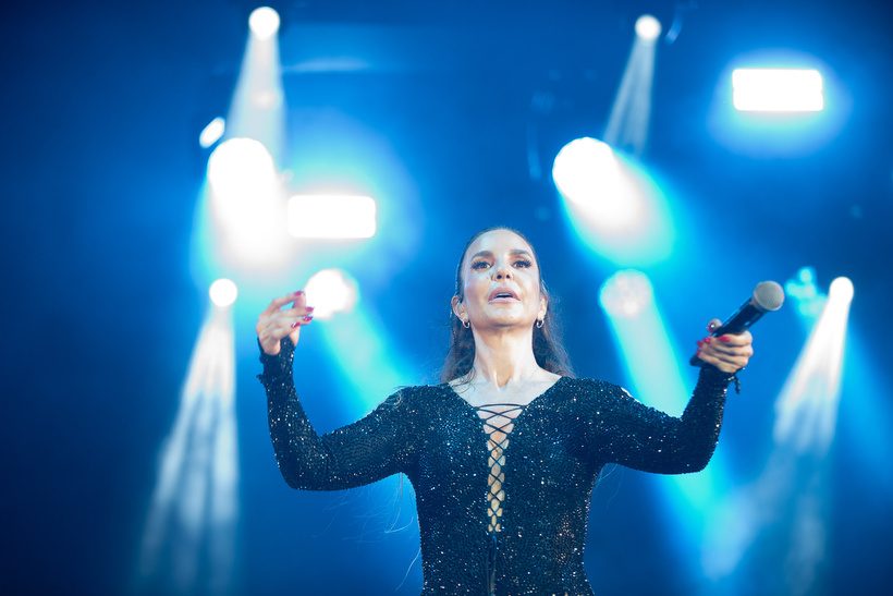 Ivete Sangalo no palco do Resort Morro dos Anjos