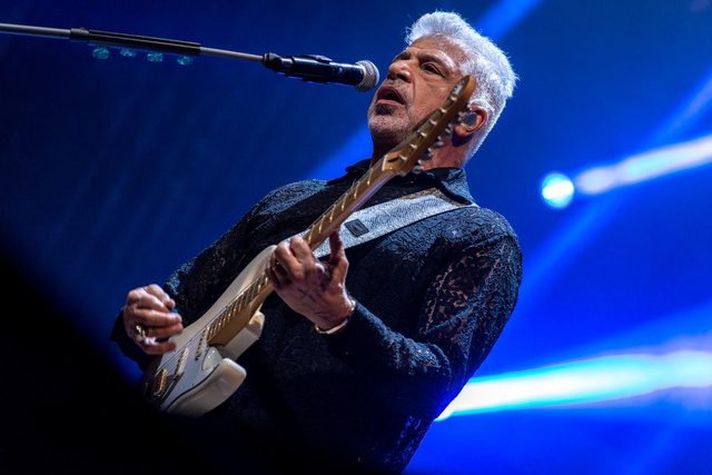 Lulu Santos com a guitarra