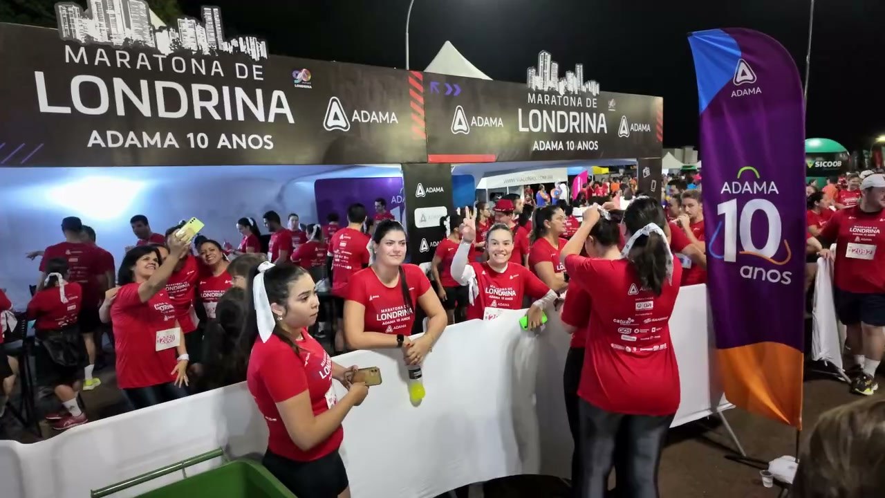 Pórtico da Maratona de Londrina com público na largada