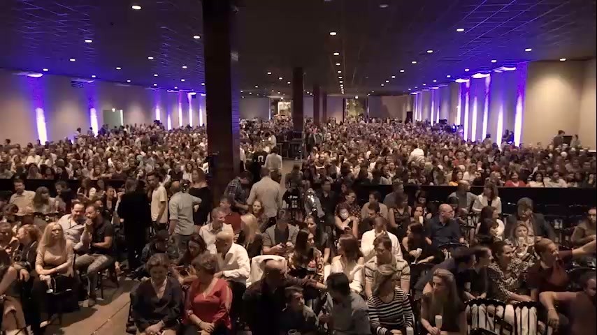 Público lotado no show do Dia das Mães